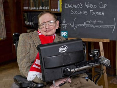 Quando Stephen Hawking tentou ajudar Inglaterra a ganhar um Mundial - TVI