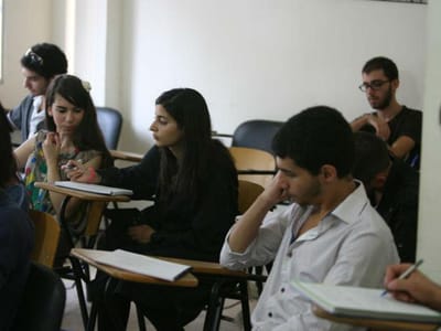 Sobe o número de pedidos de bolsa nas universidades - TVI