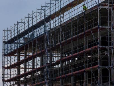 Insolvências no imobiliário e construção caíram 17,3% em 2014 - TVI