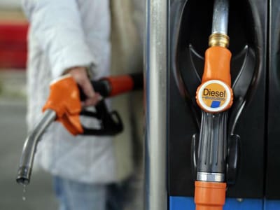 ​Preço dos combustíveis desce esta segunda-feira - TVI