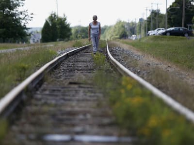 Ferroviário absolvido da morte de mulher que caiu na linha - TVI