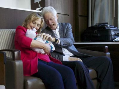 Bill Clinton divulga fotografia da neta no Twitter - TVI