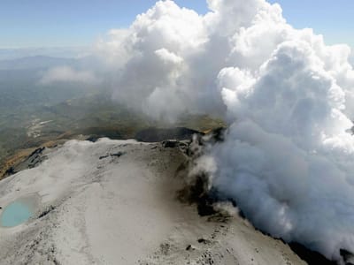 Retomadas buscas por vítimas do vulcão japonês Ontake - TVI