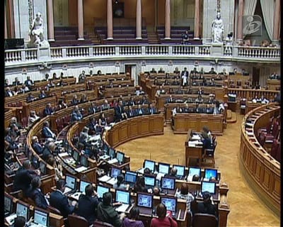 OE2015 aprovado com os votos da maioria - TVI