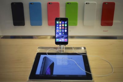 Apple pede desculpa por tornar iPhones mais lentos e oferece descontos - TVI