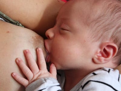 Leite materno tem benefícios no combate ao excesso de peso - TVI