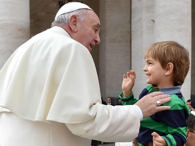 Papa defende que uma palmada não faz mal às crianças - TVI