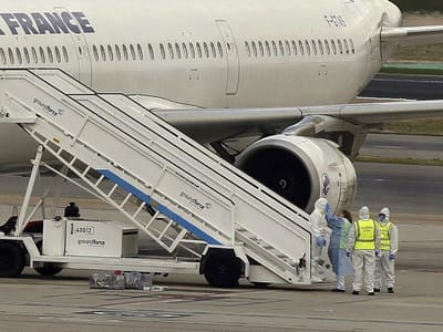 Ébola: protocolo de emergência ativado no aeroporto  - TVI