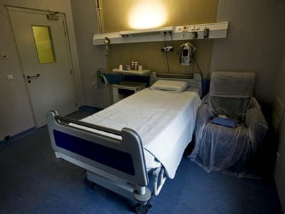 Mais 30 camas para os cuidados intensivos em Lisboa - TVI