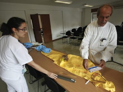 Ébola: Médicos Sem Fronteiras vão começar ensaios de tratamentos - TVI