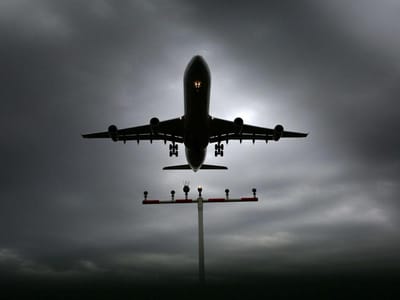 Ataques de lasers a aviões são «preocupantes» - TVI