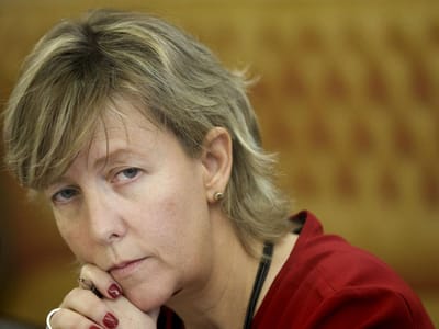 Ministra das Finanças desvaloriza previsões de Bruxelas - TVI