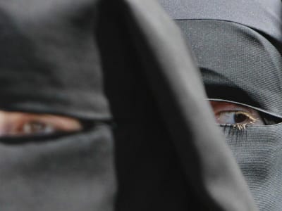 Alemanha: escola expulsa aluna por usar niqab - TVI