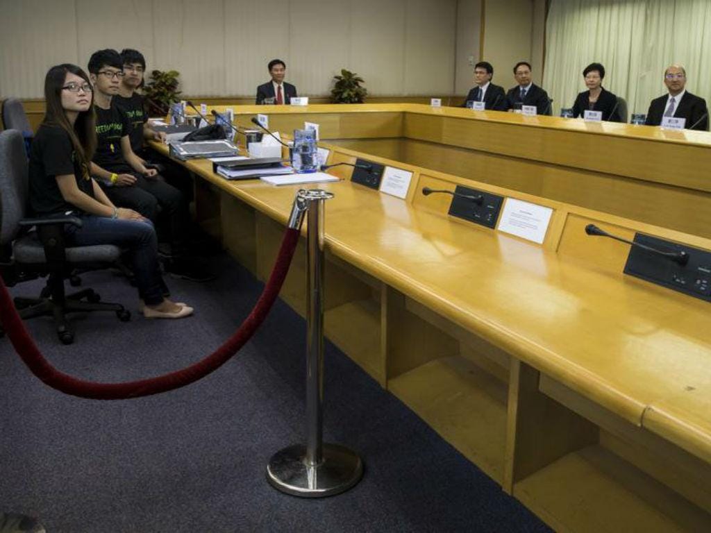 Hong Kong: reunião entre estudantes e Governo [Foto: Reuters]