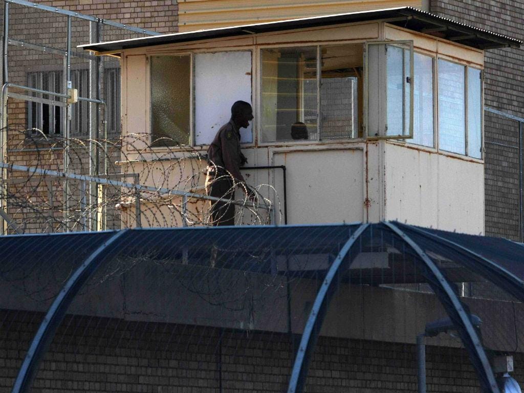 Prisão de Pretória onde Oscar Pistorius vai cumprir pena (EPA/LUSA)