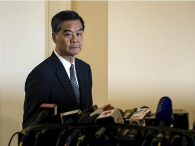 Hong Kong: Chefe do Executivo pede desculpa por comentário sobre eleitores pobres - TVI
