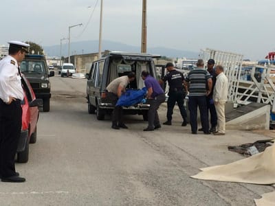 Olhão: autoridades tentam recuperar embarcação - TVI