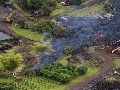 Rio de lava cerca e ameaça cidade havaiana - TVI