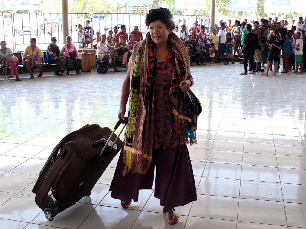 Magistrada portuguesa Glória Alves no aeroporto de Díli (ANTÓNIO AMARAL/LUSA)