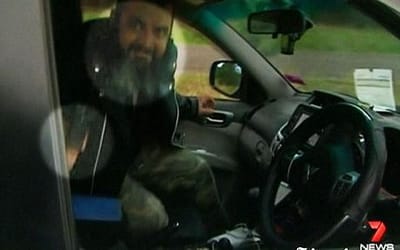 Operador de câmara filma carro a ser levado por criminoso - TVI