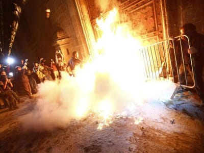 México: manifestantes tentam invadir palácio do presidente - TVI