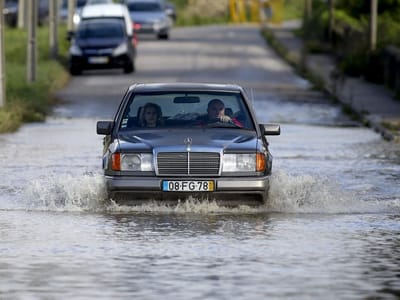 Estradas inundadas em Santarém - TVI
