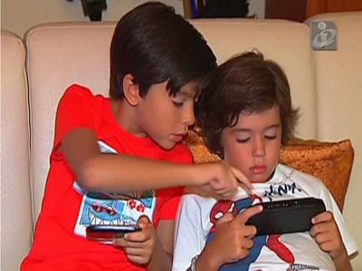 Menores utilizam o «smartphone» para evitar aborrecimento - TVI