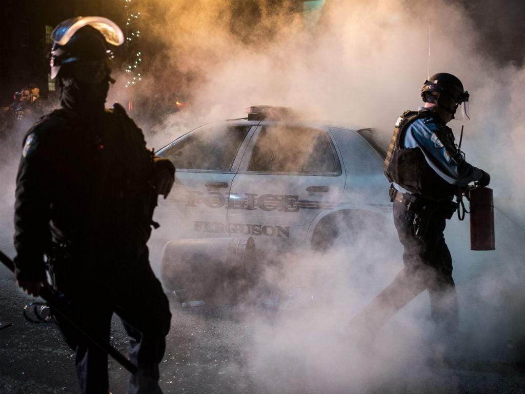 Onda de indignação após polícia ser ilibado estendeu-se a 170 cidades. Mais violência nas ruas (Lusa/EPA)
