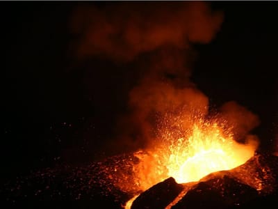 Vulcão do Fogo: lava destrói Portela e já atingiu 70% de Bangaeira - TVI