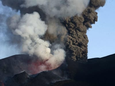 Vulcão: autoridades preparadas para «os piores cenários» - TVI