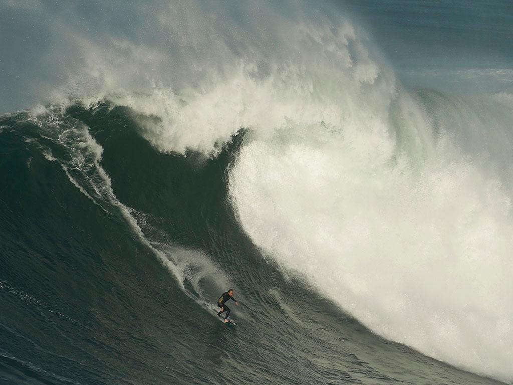 Surf na Nazaré (REUTERS/Rafael Marchante )