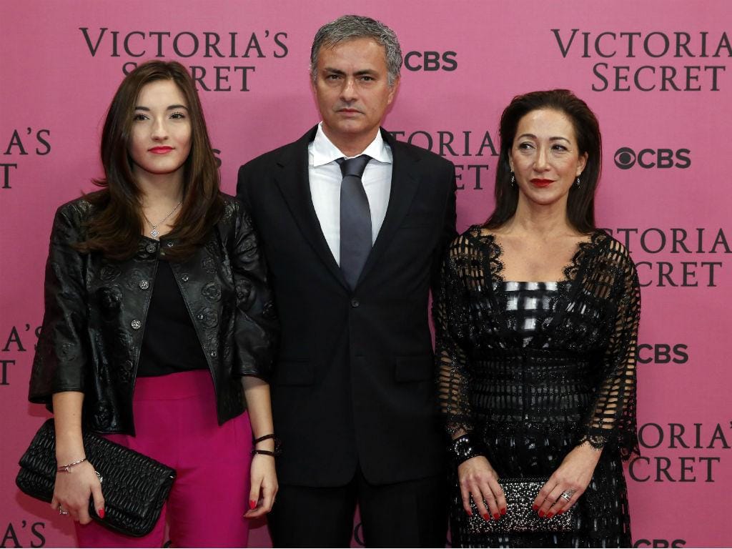 Família Mourinho no desfile da Victoria's Secret (REUTERS/Luke MacGregor)