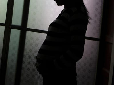Taxa moderadora do aborto entra em vigor a 1 de outubro - TVI