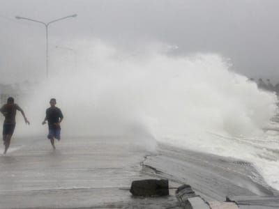 Aproximação de tufão coloca Filipinas em alerta - TVI