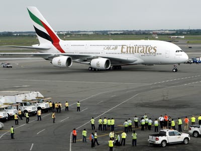 Avião da Emirates faz aterragem de emergência no Sri Lanka - TVI