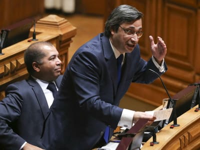 CDS-PP desafia oposição a reconhecer que desemprego continua a descer - TVI