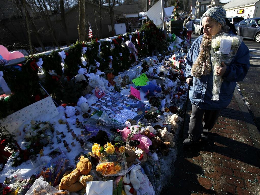 Memorial às vítimas do massacre de Newtown (REUTERS)