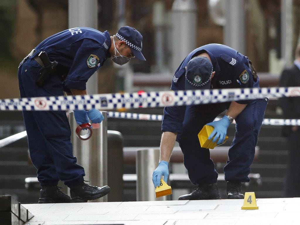 Polícia no local do sequestro em Sidney (Reuters)