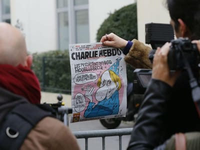 Al-Qaeda volta a ameaçar Charlie Hebdo por reeditar caricaturas de Maomé - TVI