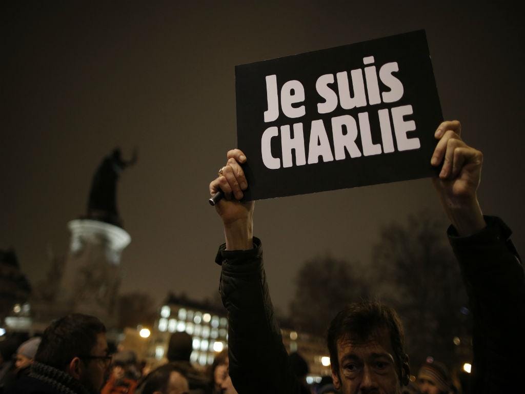 Homenagem às vítimas do ataque ao «Charlie Hebdo» (REUTERS)