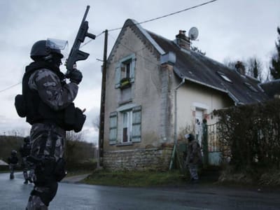 Terrorismo: França identifica 64 «guetos» suspeitos - TVI