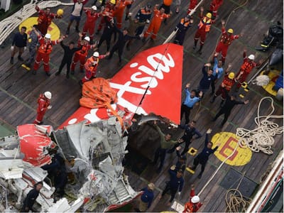 AirAsia: confirmados sinais das caixas negras do avião - TVI
