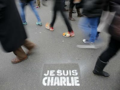 Charlie Hebdo: Paris assinala primeiro ano dos atentados - TVI