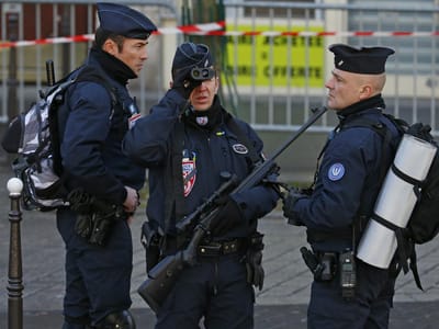 França: 10 mil militares protegem «locais sensíveis» - TVI