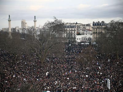 Marcha de Paris iguala recorde do Mundial de 1998 - TVI