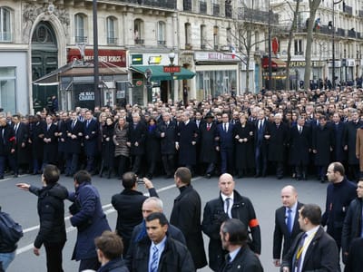O mundo, unido ou fingido, em Paris - TVI