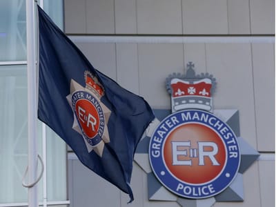 Polícia atacado com espada em Manchester - TVI