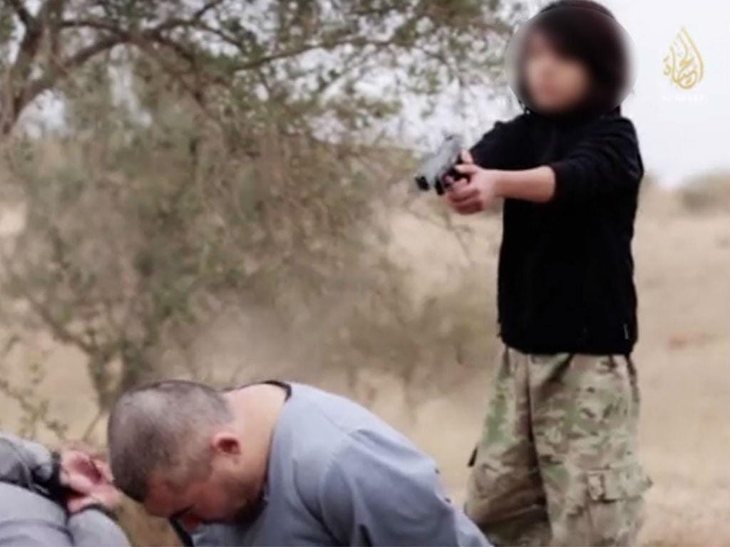 Vídeo mostra criança a executar espiões (Reprodução mashable.com)