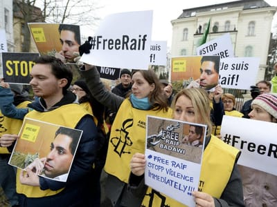 Raif Badawi: segunda sessão de chicotadas deverá ser adiada - TVI