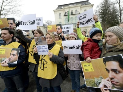 Raif Badawi, o blogger condenado a mil chicotadas - TVI